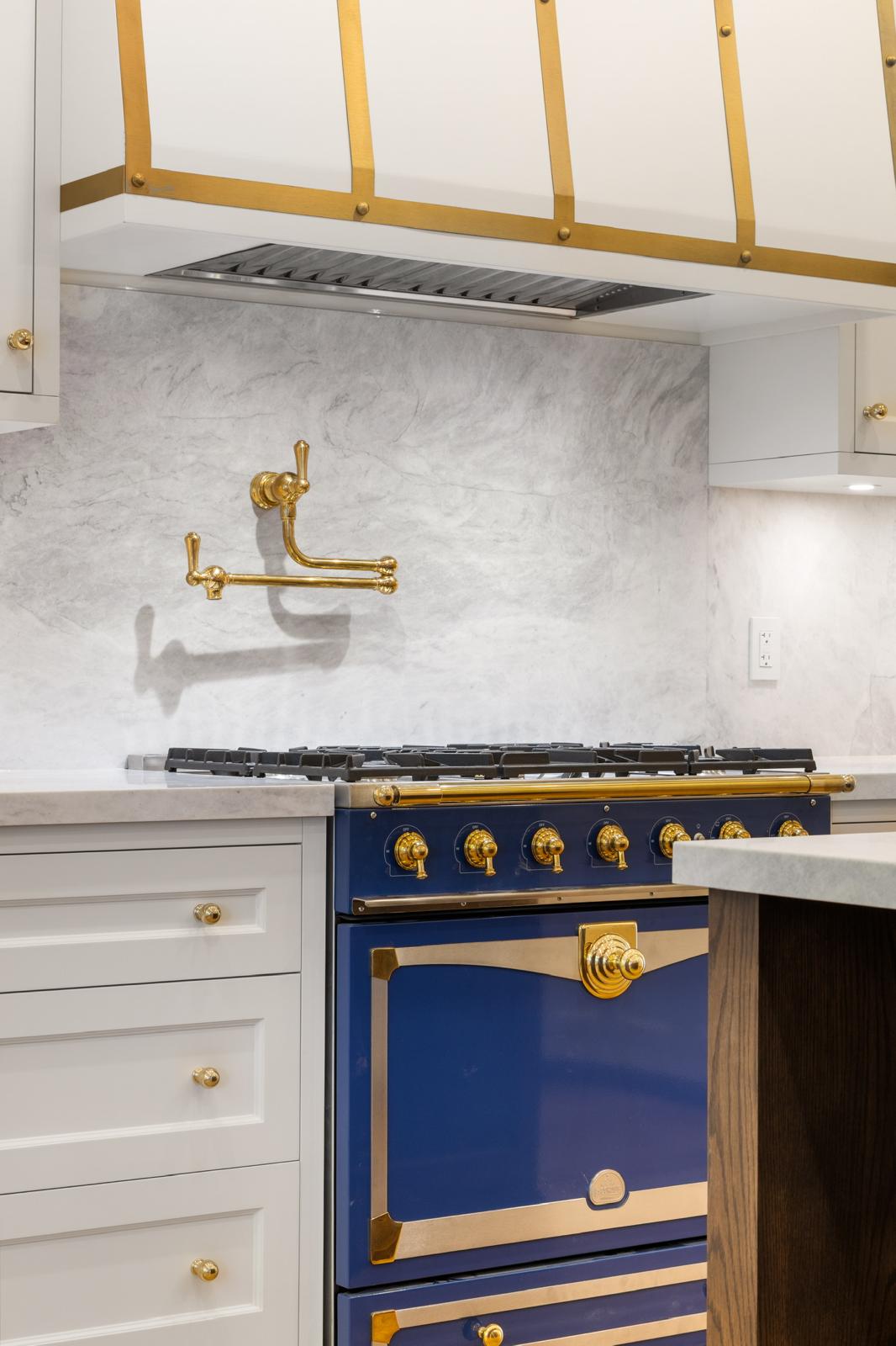 51 W - Etobicoke, Toronto — custom cabinetry by Metrico